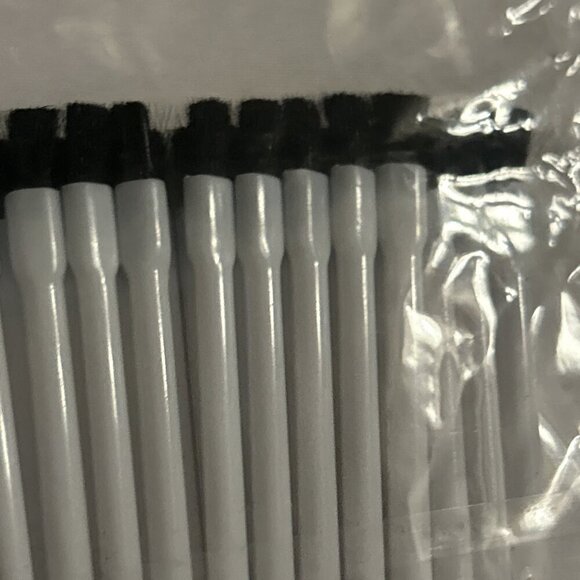 Lot Of Make-up Consultant Beauty Sample Brushes For lip & eye brushe Disposable - Picture 10 of 10